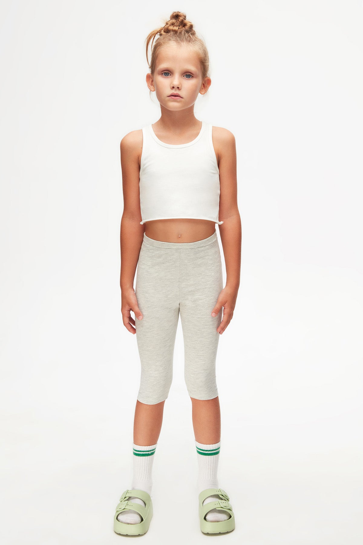 Girls' Basic Below-the-Knee Capri Leggings (MOON GRAY)