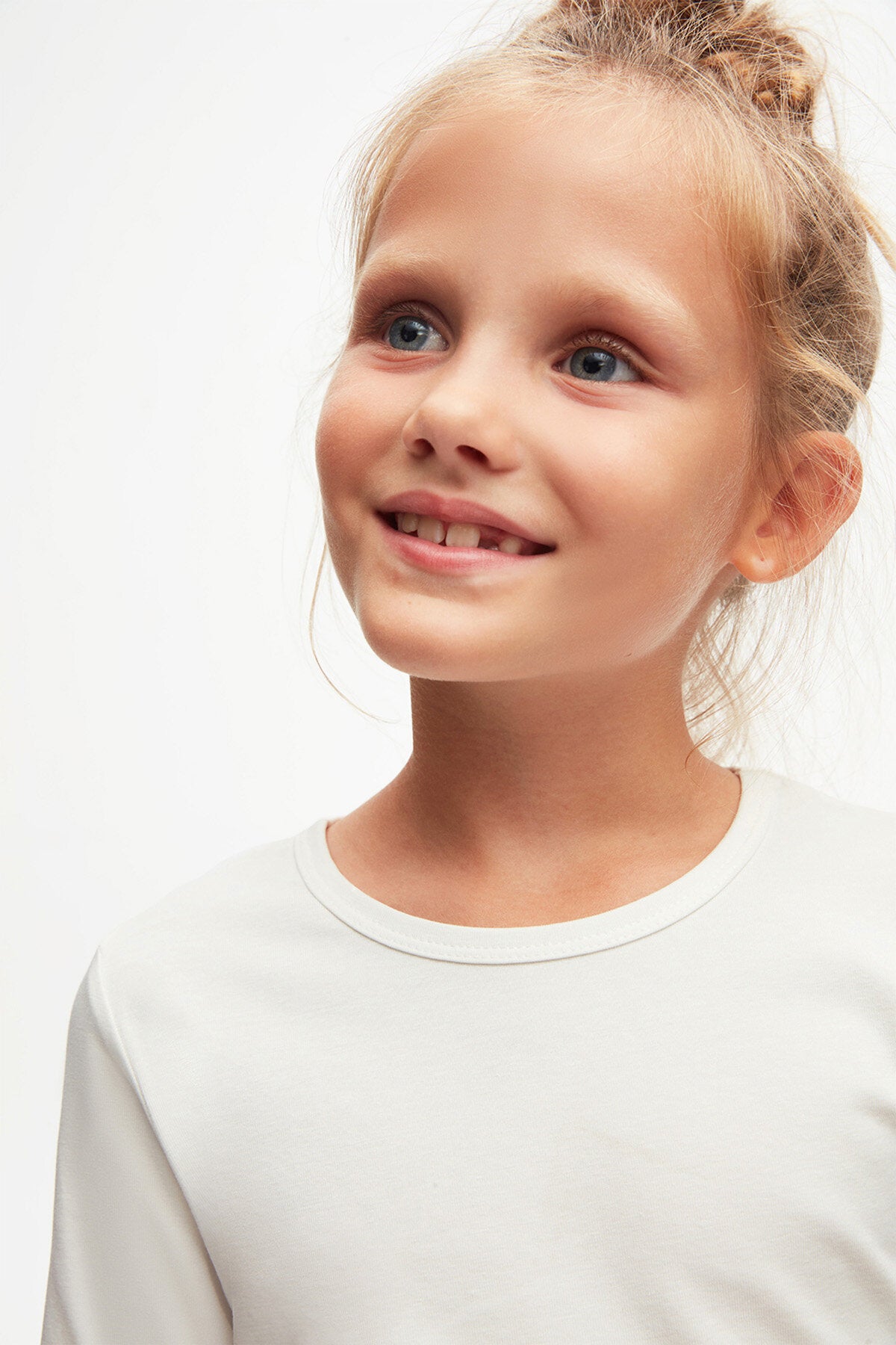 Girls' Basic Seasonal Stretch Long Sleeve T-Shirt (GARDENIA ECRU)