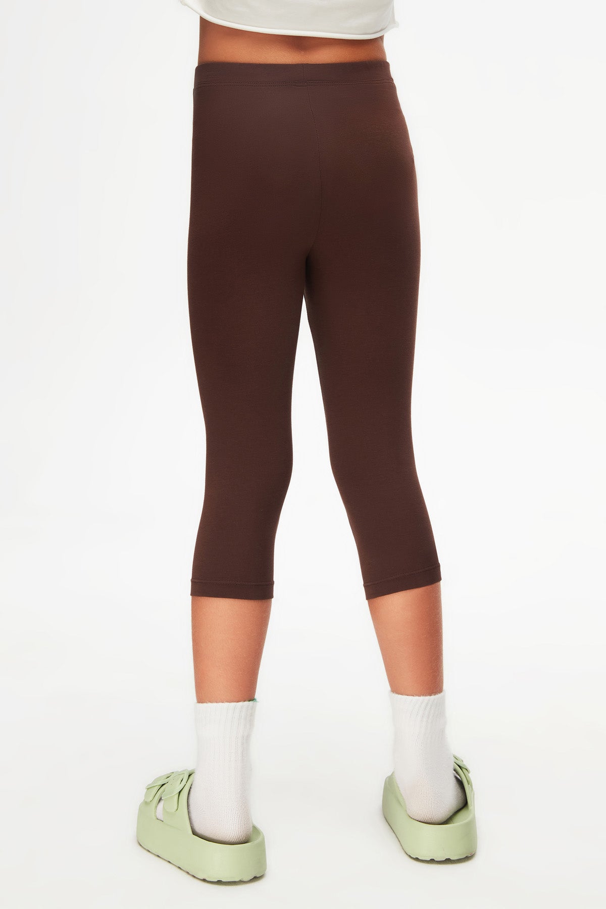 Girls' Basic Below-the-Knee Capri Leggings (CHESTNUT)