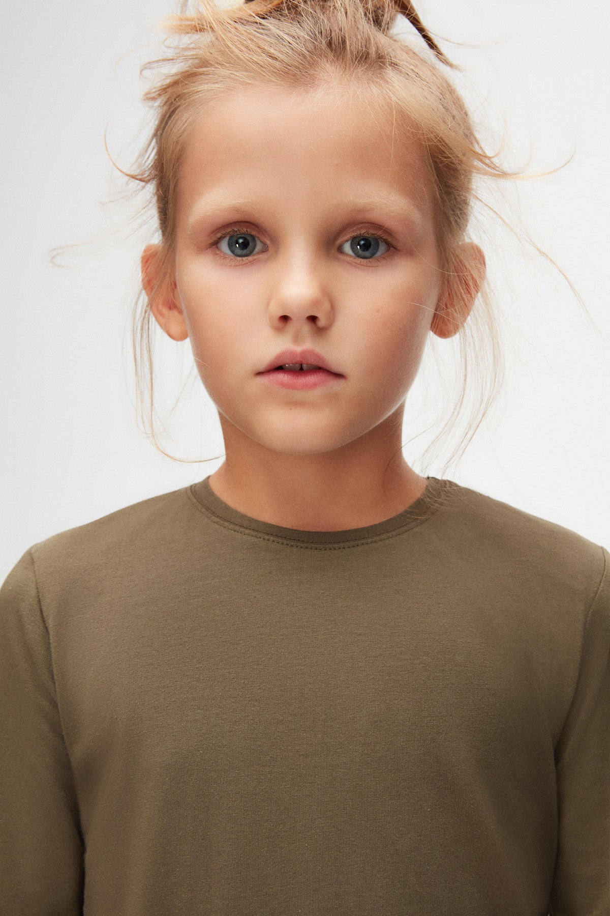 Basic Unisex Kids Seasonal Crew Neck Long Sleeve T-Shirt (MILITARY OLIVE)