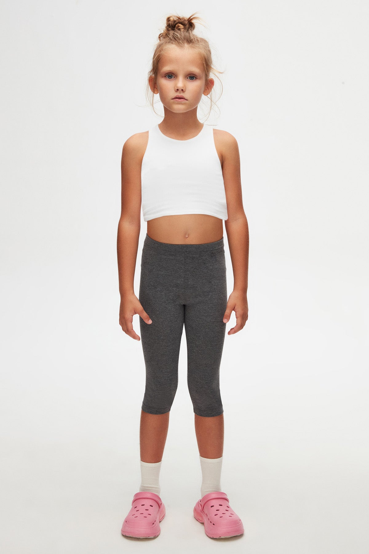 Girls' Basic Below-the-Knee Capri Leggings (STORM GRAY)