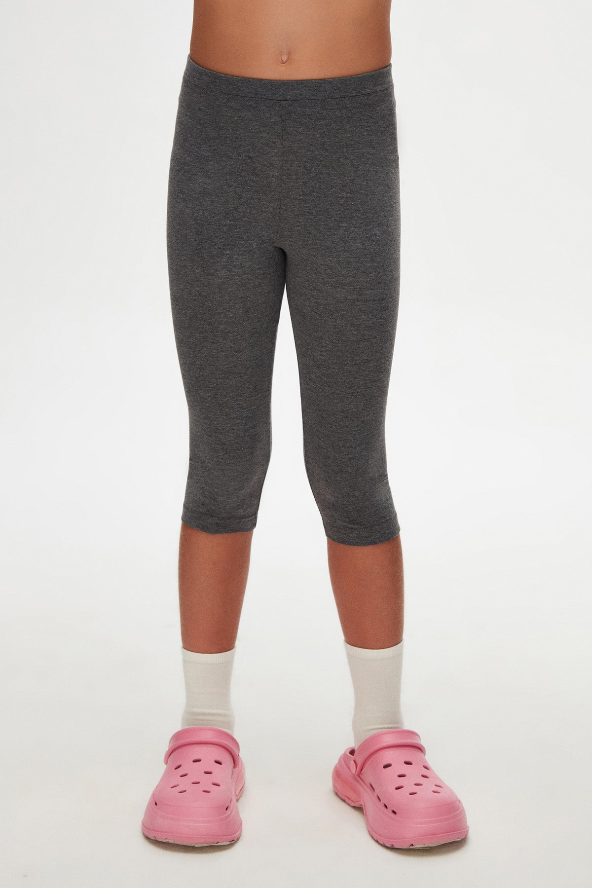 Girls' Basic Below-the-Knee Capri Leggings (STORM GRAY)
