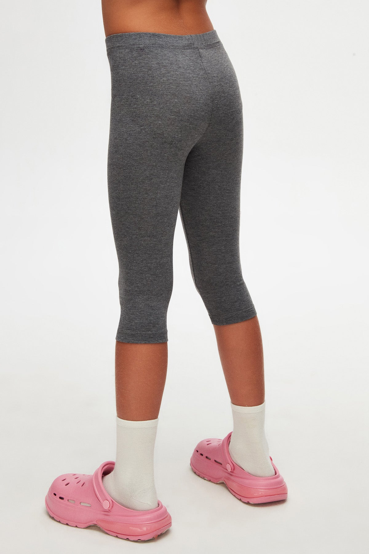 Girls' Basic Below-the-Knee Capri Leggings (STORM GRAY)