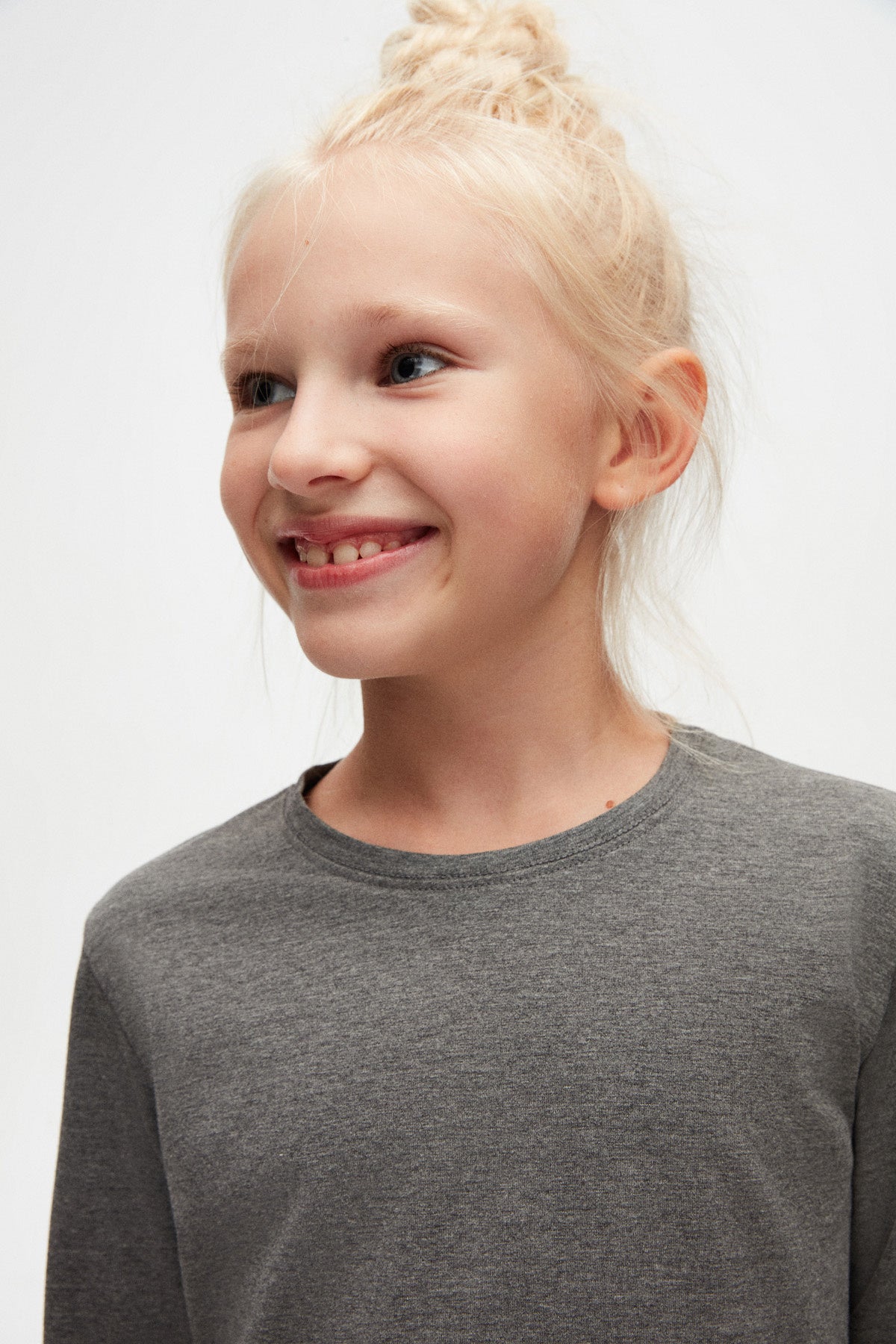 Basic Unisex Kids Seasonal Crew Neck Long Sleeve T-Shirt (STORM GRAY)
