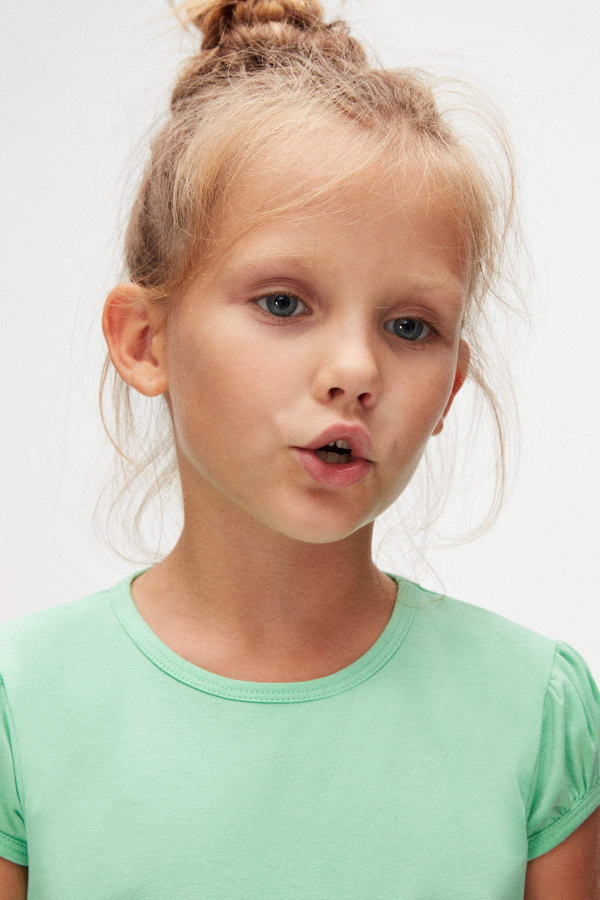 Girls' Basic Crew Neck Puff Sleeve T-Shirt (PASTEL GREEN)