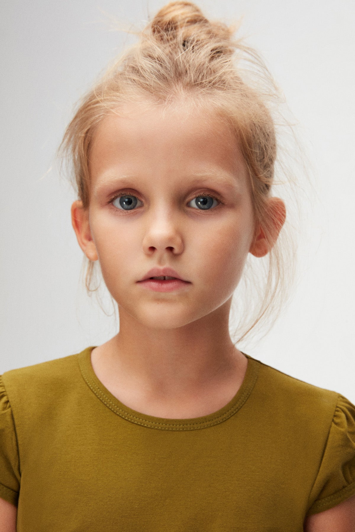 Girls' Basic Crew Neck Puff Sleeve T-Shirt (NUTRIA)